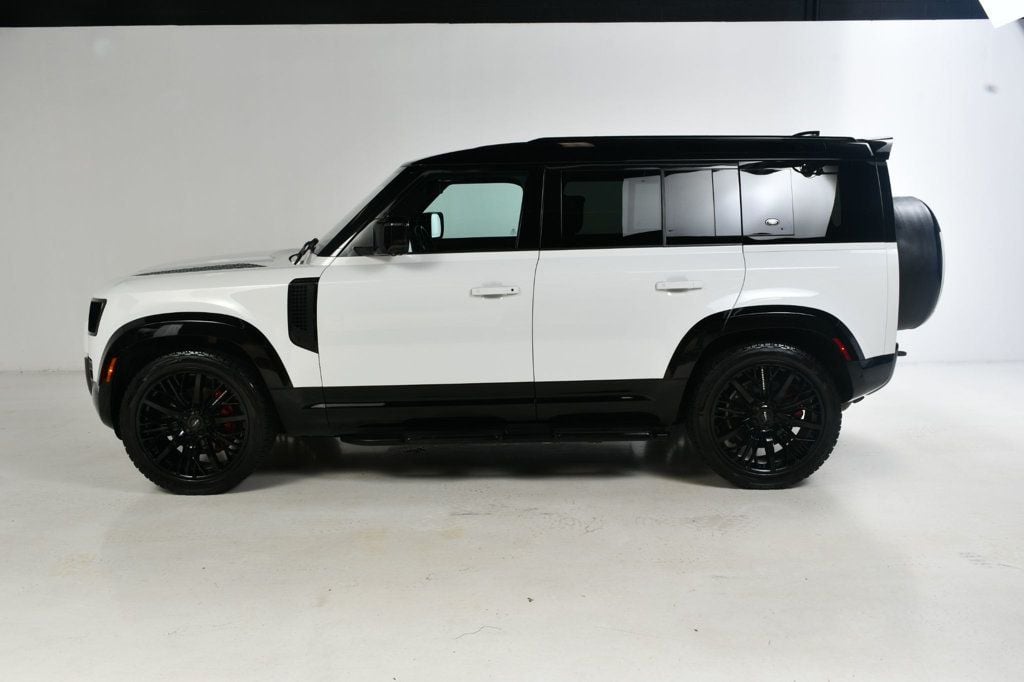 2022 Land Rover Defender 110 X-Dynamic HSE photo 4