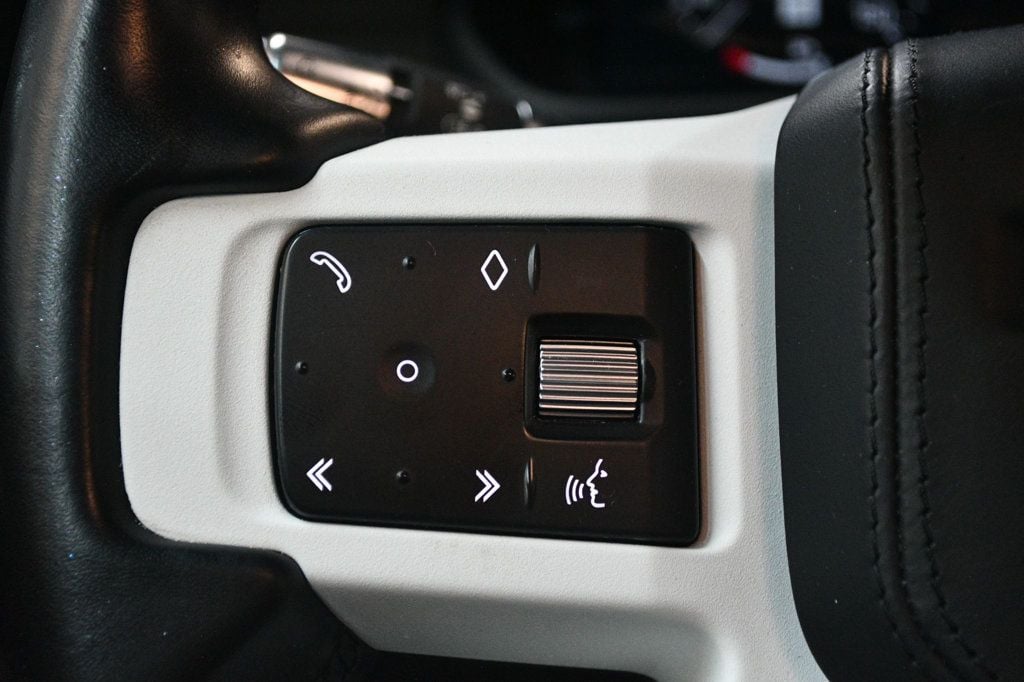 2022 Land Rover Defender 110 X-Dynamic HSE photo 35