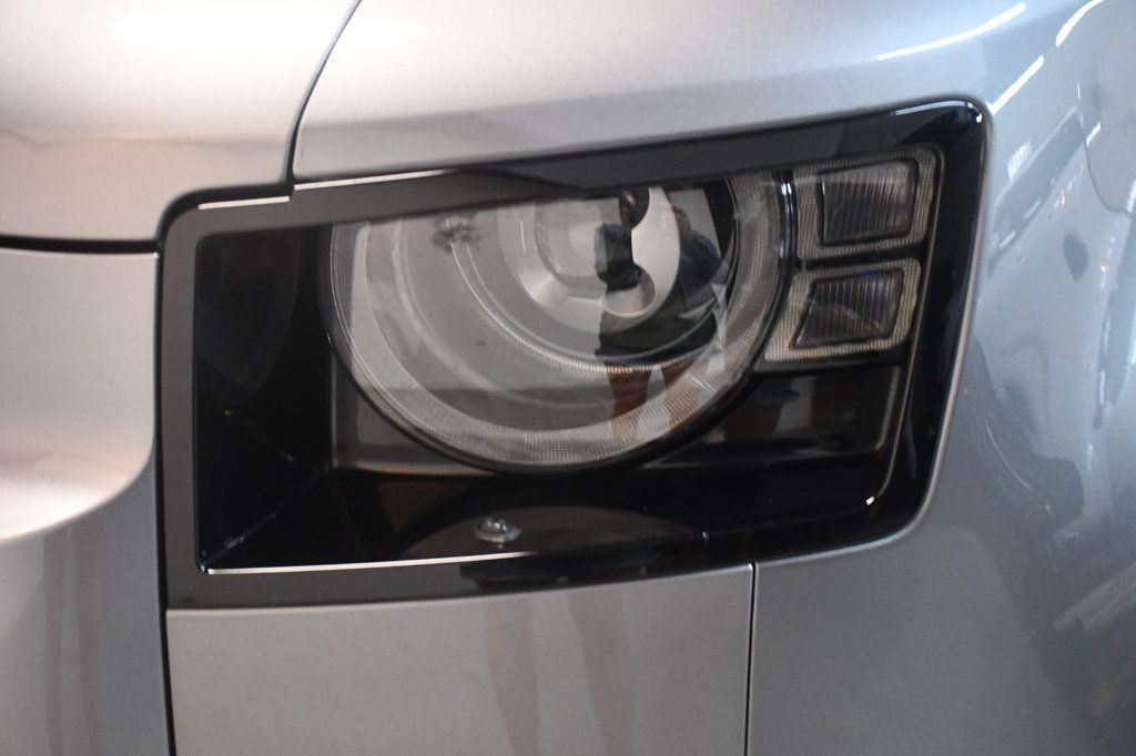 Land Rover Defender photo 11