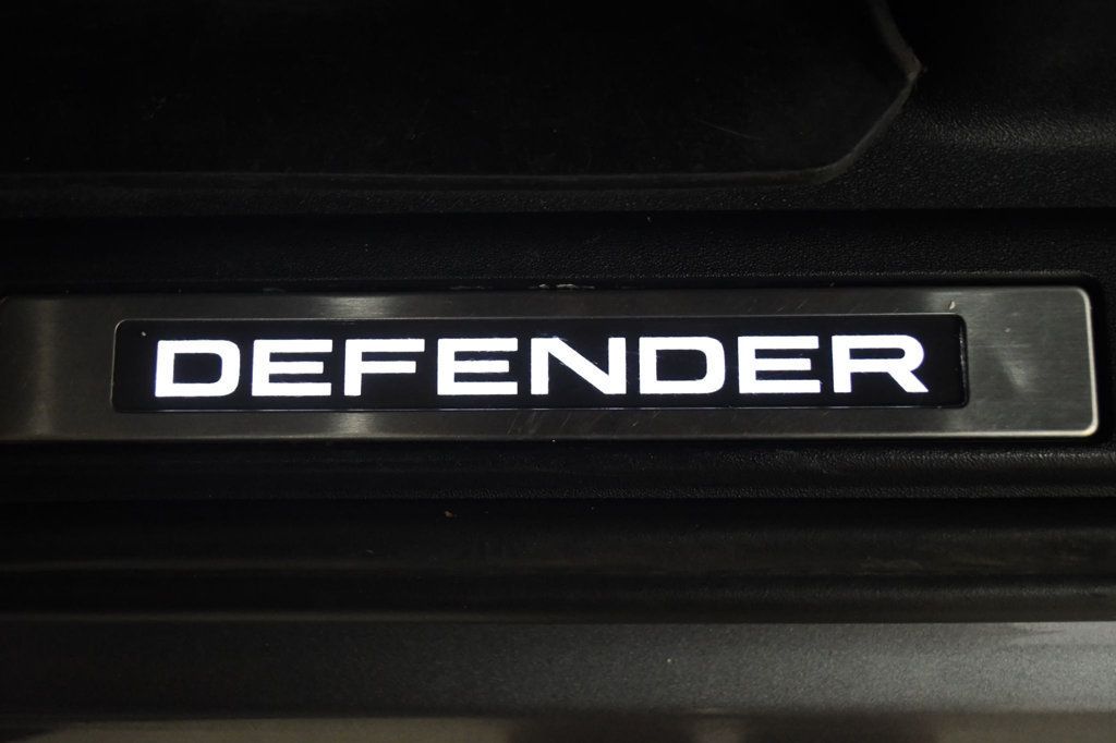 Land Rover Defender photo 15