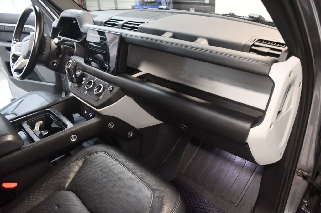 Land Rover Defender photo 28