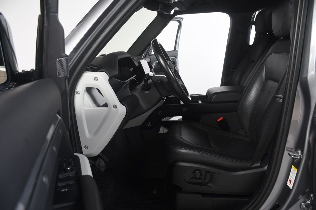 Land Rover Defender photo 29