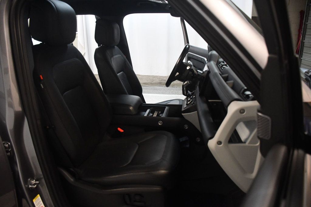Land Rover Defender photo 30