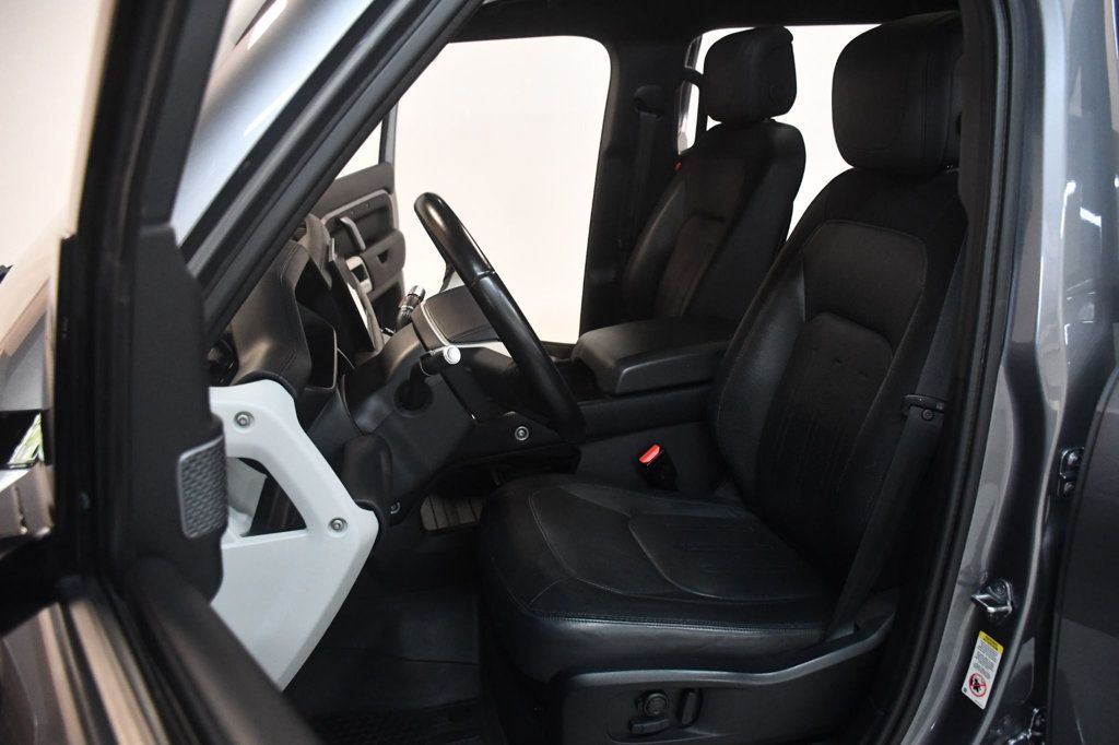 Land Rover Defender photo 31