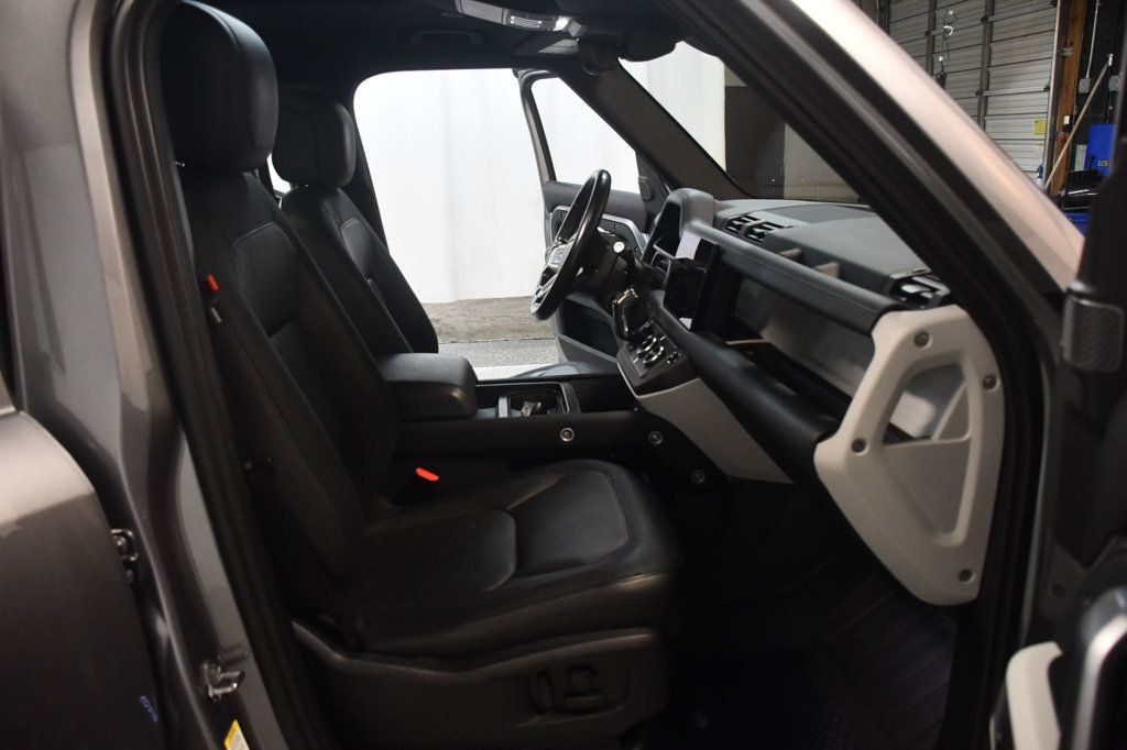 Land Rover Defender photo 32