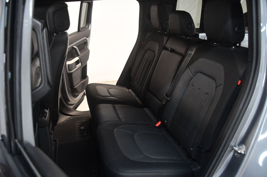 Land Rover Defender photo 35