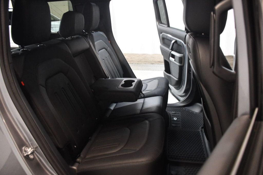 Land Rover Defender photo 38