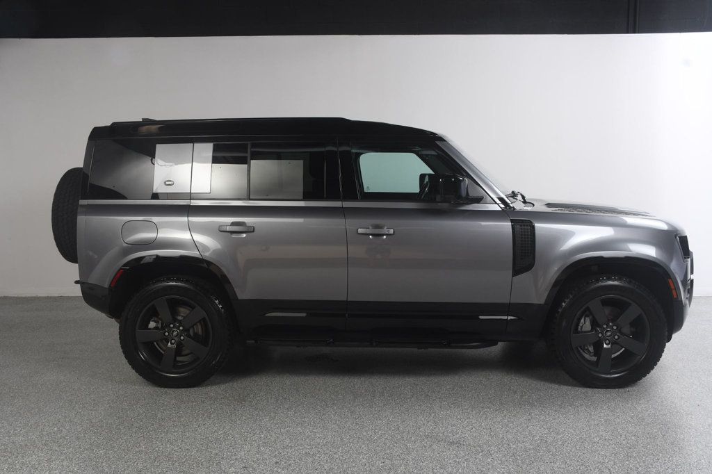 Land Rover Defender photo 4