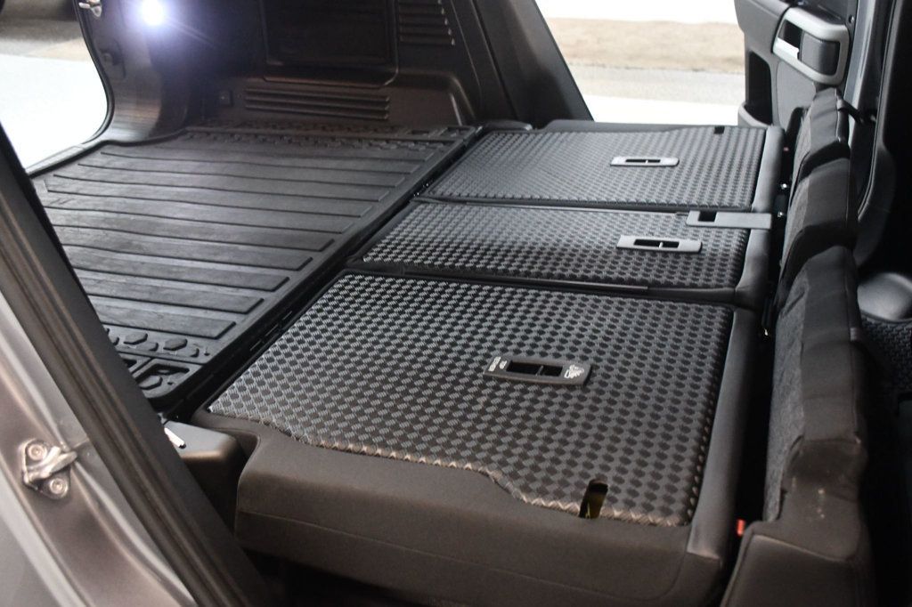 Land Rover Defender photo 72