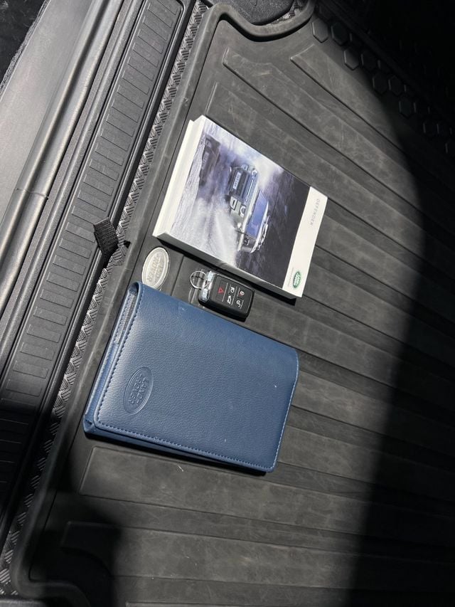 2022 Land Rover Defender 110 X-Dynamic SE AWD - 22956496 - 29