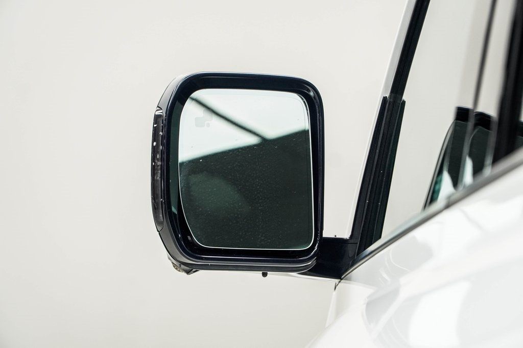 2022 Land Rover Defender 110 X-Dynamic SE photo 13
