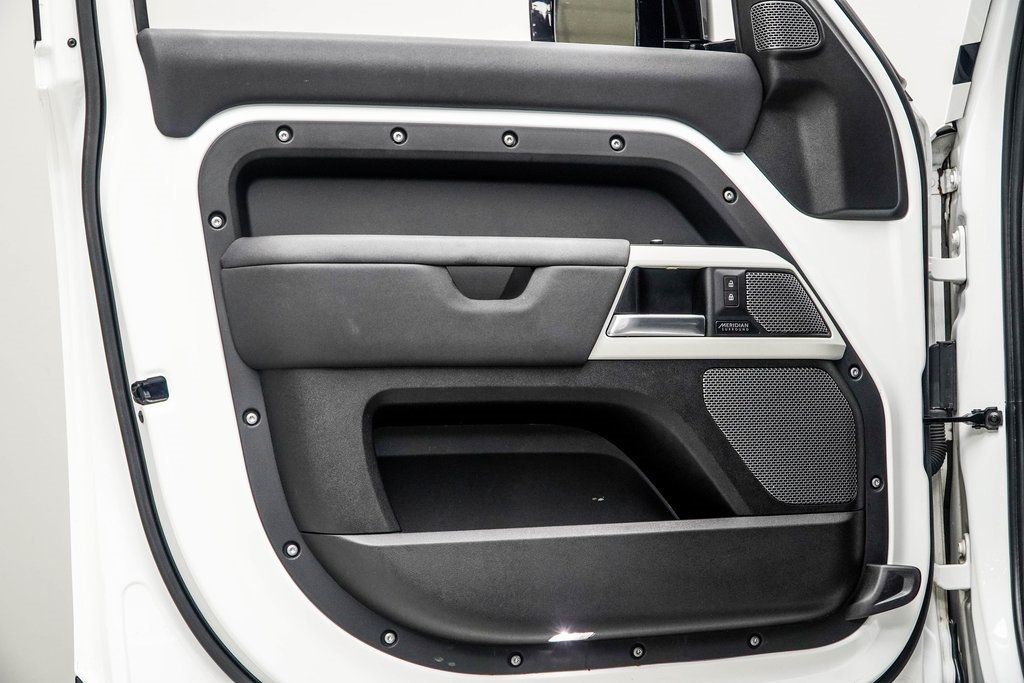 2022 Land Rover Defender 110 X-Dynamic SE photo 28