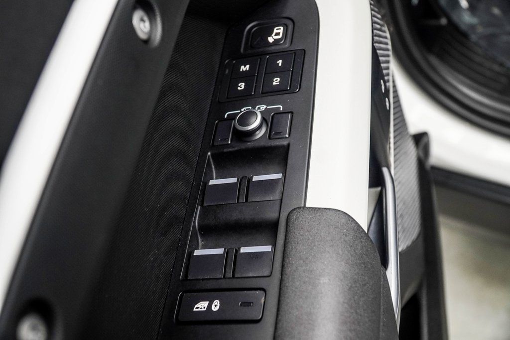 2022 Land Rover Defender 110 X-Dynamic SE photo 30