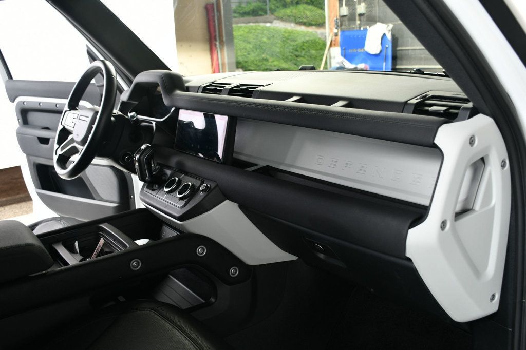 Land Rover Defender photo 28