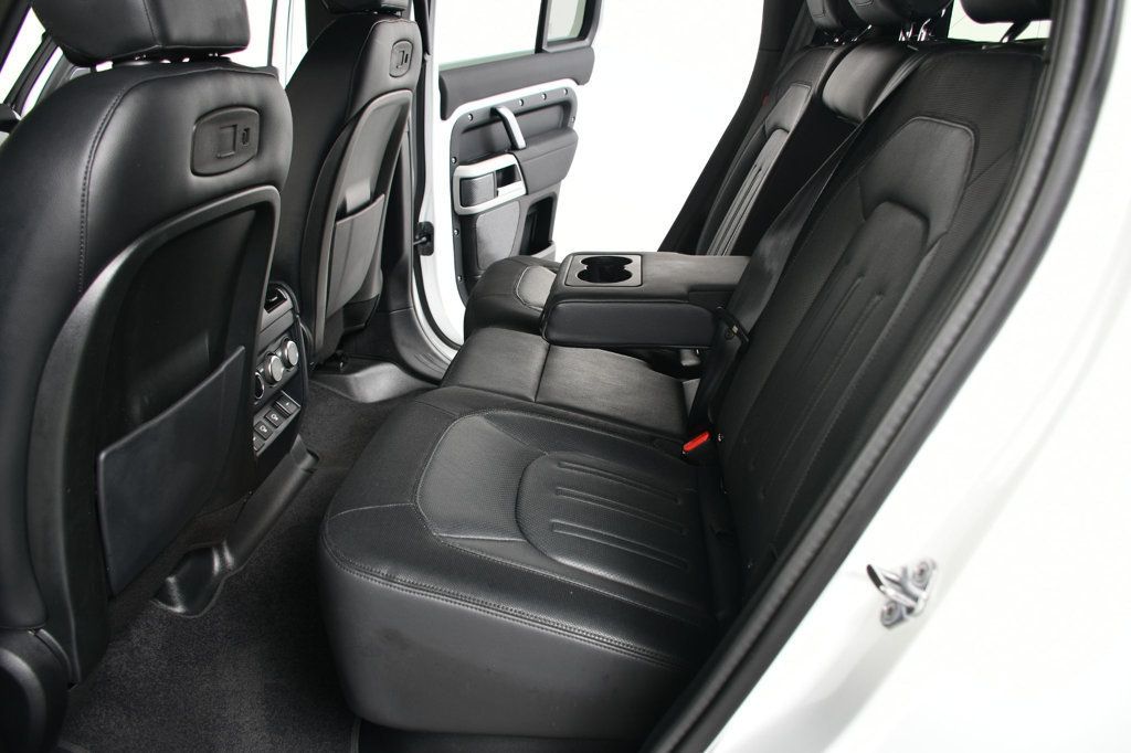 Land Rover Defender photo 36