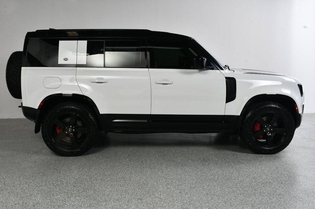 Land Rover Defender photo 4