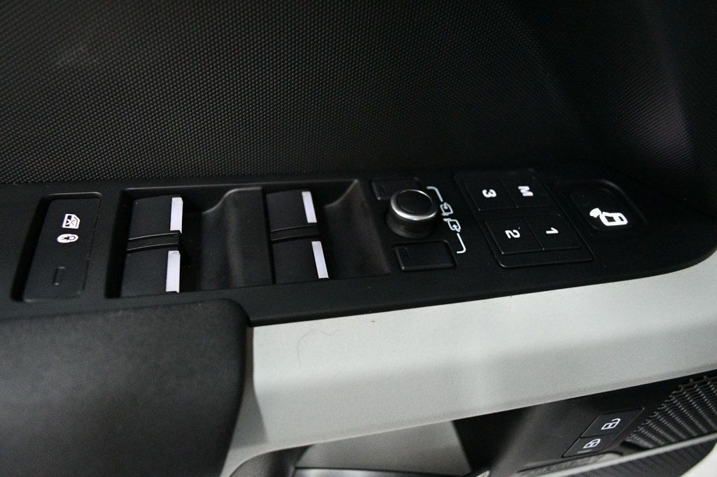 Land Rover Defender photo 67