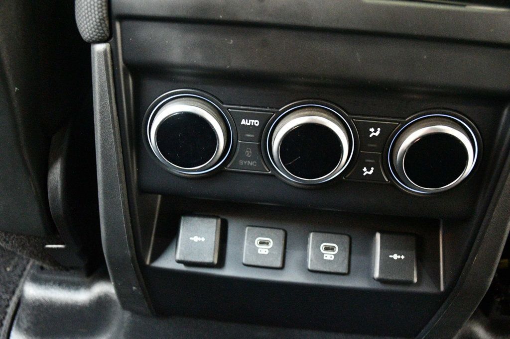 Land Rover Defender photo 69