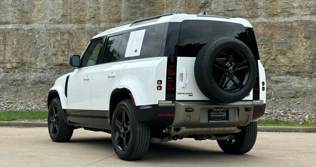 2022 Land Rover Defender 110 X-Dynamic SE photo 2