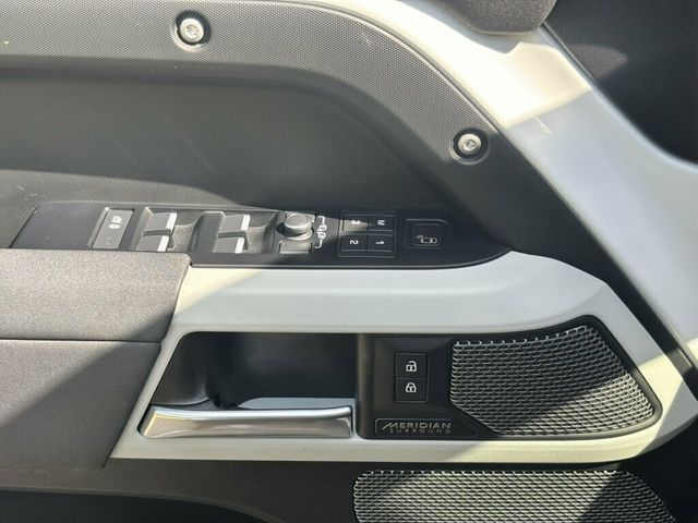 2022 Land Rover Defender 110 X-Dynamic SE AWD - 23082542 - 39