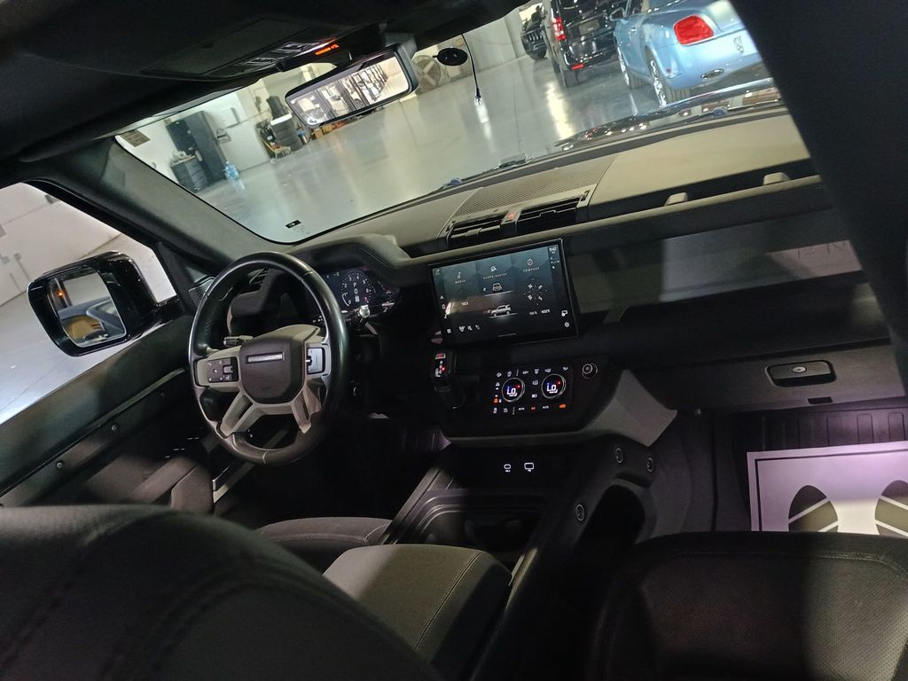 2022 Land Rover Defender 110 X-Dynamic SE AWD Clean Carfax - 23067794 - 35