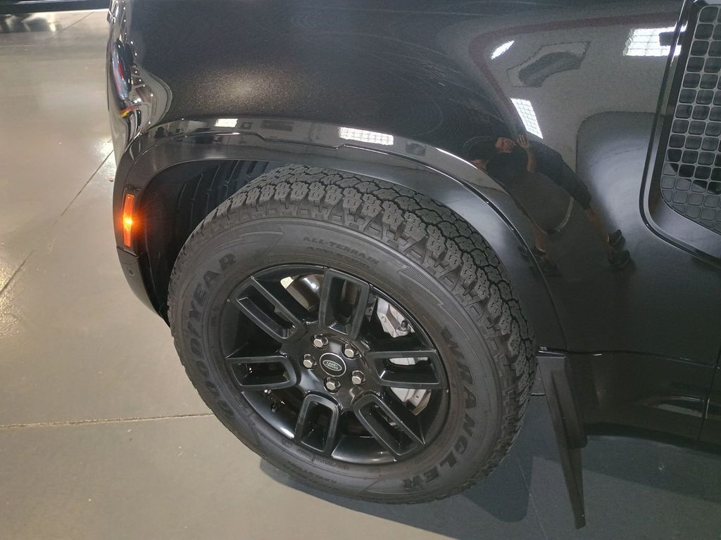 2022 Land Rover Defender 110 X-Dynamic SE AWD Clean Carfax - 23067794 - 53