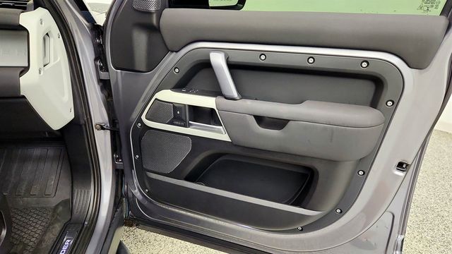 2022 Land Rover Defender 110 X-Dynamic SE AWD w/ Expedition Roof Rack - 23072881 - 26