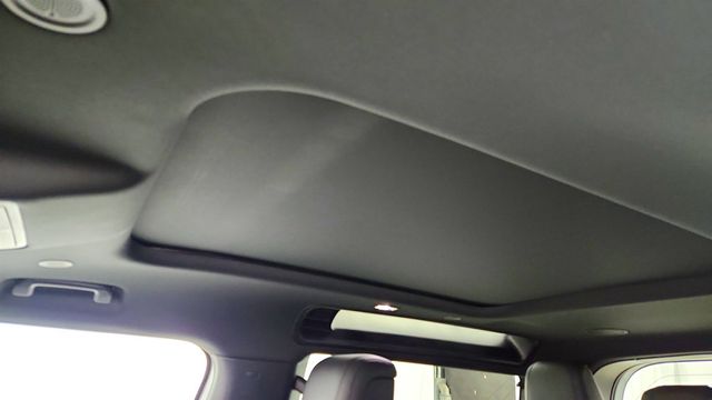 2022 Land Rover Defender 90 X-Dynamic HSE AWD w/ Black Contrast Roof & Cold Climate Pack - 22986859 - 9