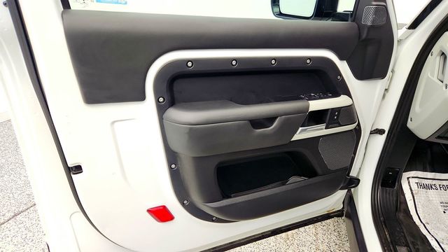 2022 Land Rover Defender 90 X-Dynamic HSE AWD w/ Black Contrast Roof & Cold Climate Pack - 22986859 - 10