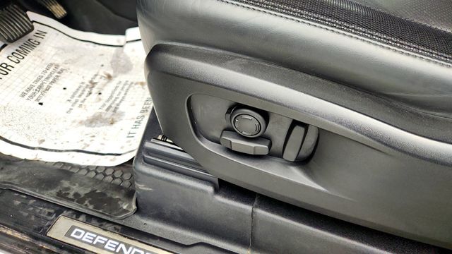 2022 Land Rover Defender 90 X-Dynamic HSE AWD w/ Black Contrast Roof & Cold Climate Pack - 22986859 - 11