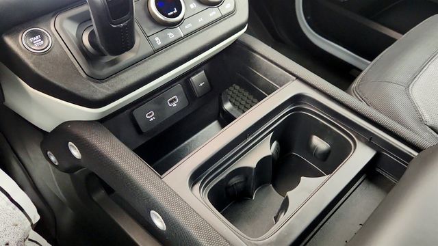 2022 Land Rover Defender 90 X-Dynamic HSE AWD w/ Black Contrast Roof & Cold Climate Pack - 22986859 - 16