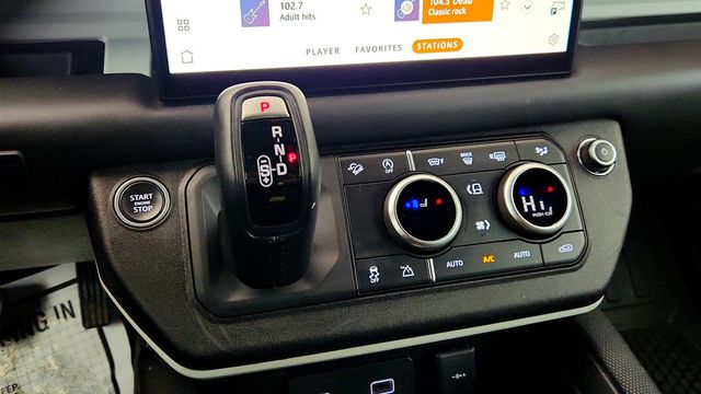 2022 Land Rover Defender 90 X-Dynamic HSE AWD w/ Black Contrast Roof & Cold Climate Pack - 22986859 - 17