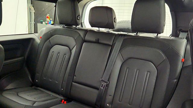 2022 Land Rover Defender 90 X-Dynamic HSE AWD w/ Black Contrast Roof & Cold Climate Pack - 22986859 - 21