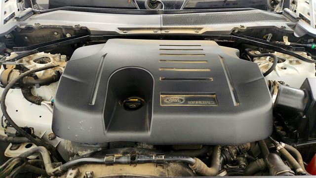 2022 Land Rover Defender 90 X-Dynamic HSE AWD w/ Black Contrast Roof & Cold Climate Pack - 22986859 - 25