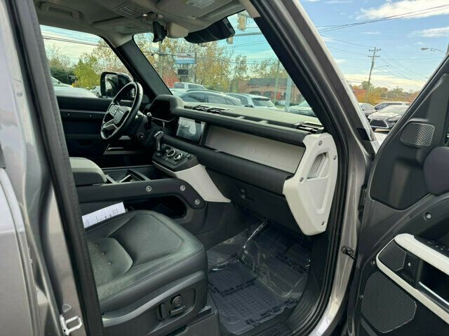 2022 Land Rover Defender ColdClimatePkg/110-SE/HeatedLeatherSeats/PanoramicRoof/NAV - 22672439 - 17