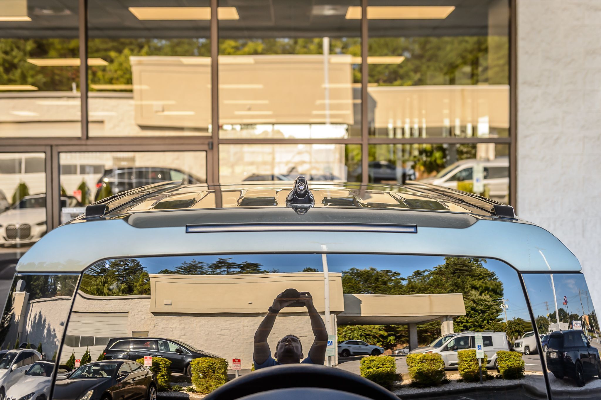 2022 Land Rover Defender 110 X-Dynamic HSE photo 9
