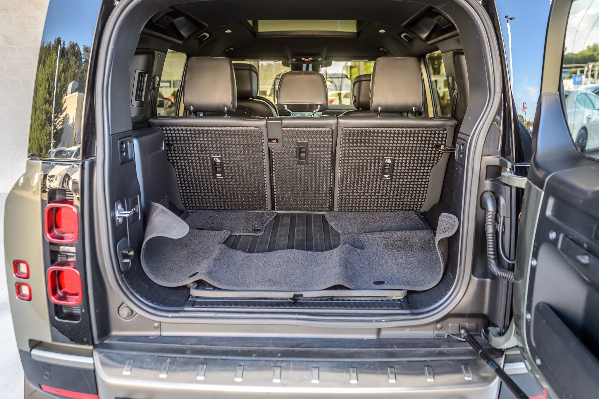 2022 Land Rover Defender 110 X-Dynamic HSE photo 10