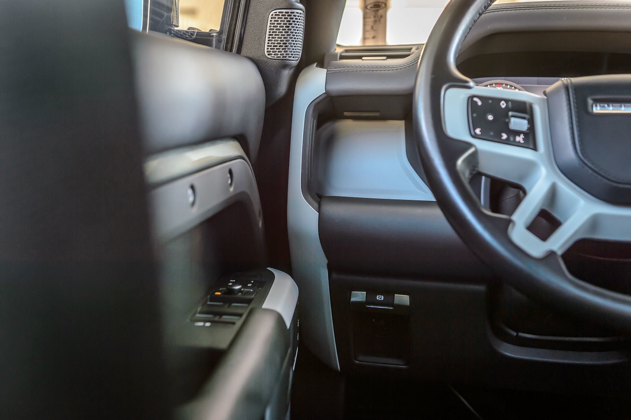 2022 Land Rover Defender 110 X-Dynamic HSE photo 24