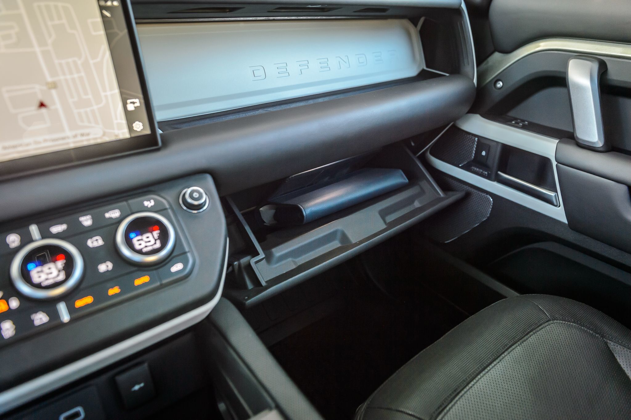 2022 Land Rover Defender 110 X-Dynamic HSE photo 33