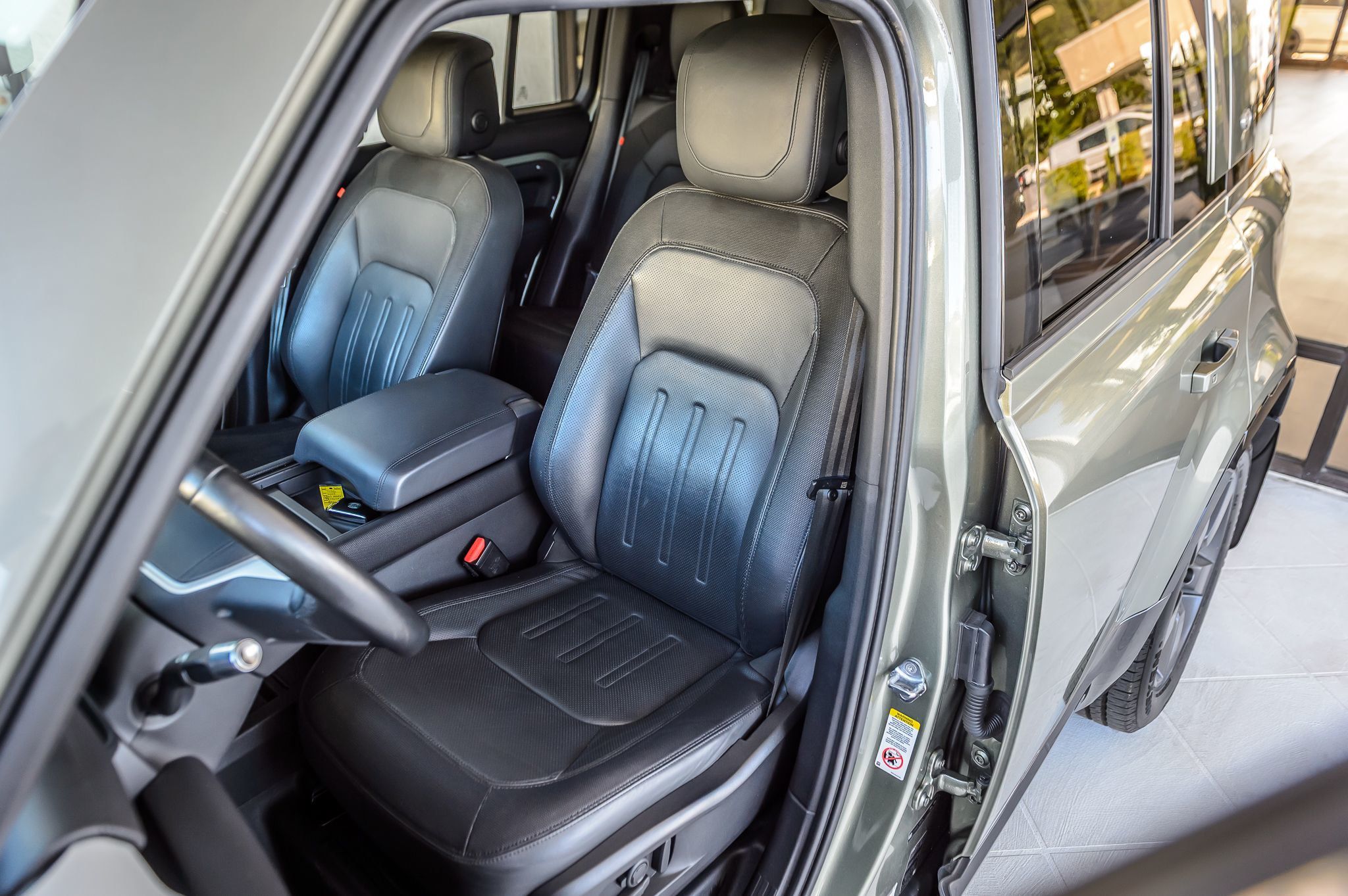 2022 Land Rover Defender 110 X-Dynamic HSE photo 35