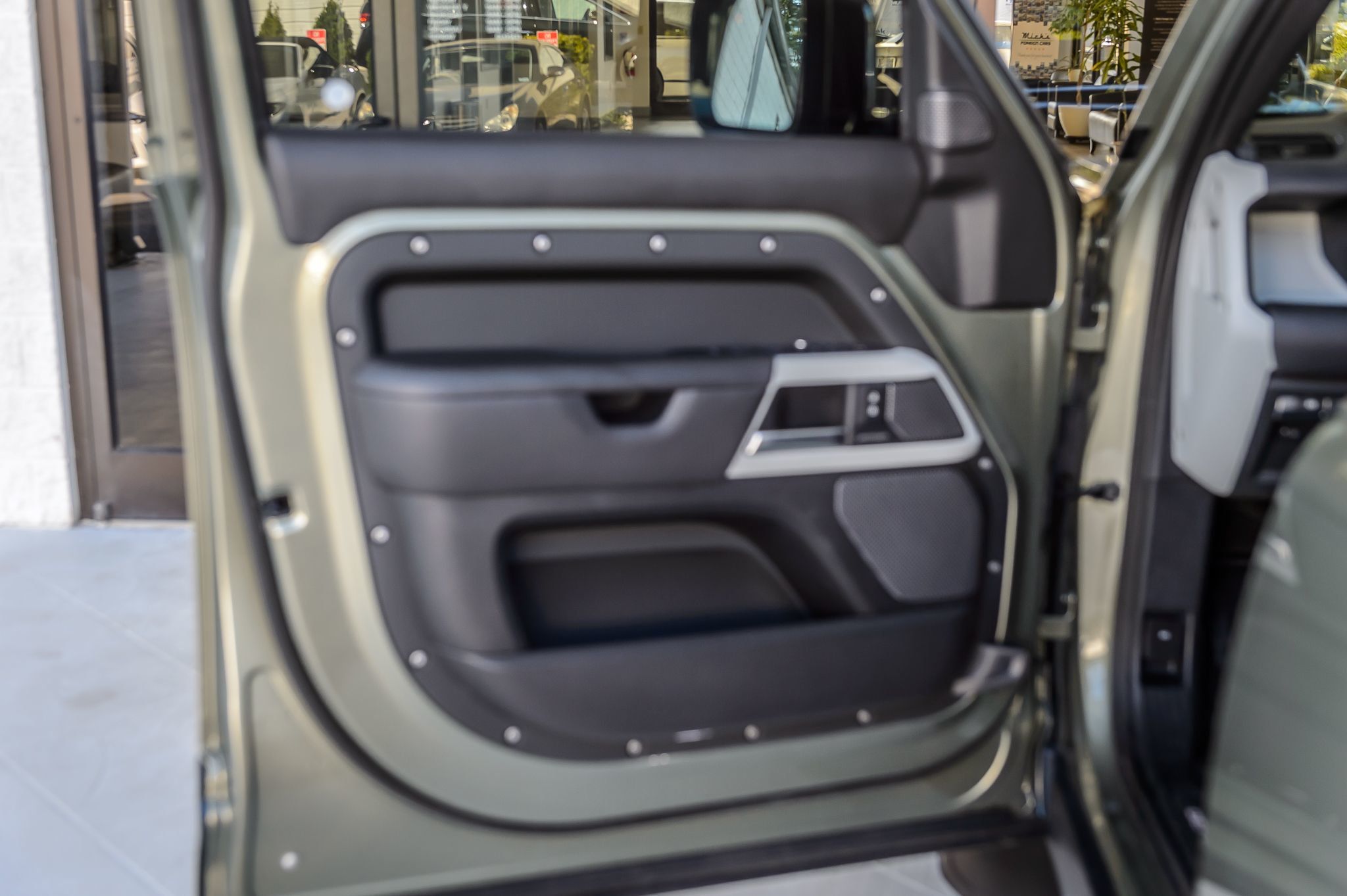 2022 Land Rover Defender 110 X-Dynamic HSE photo 43