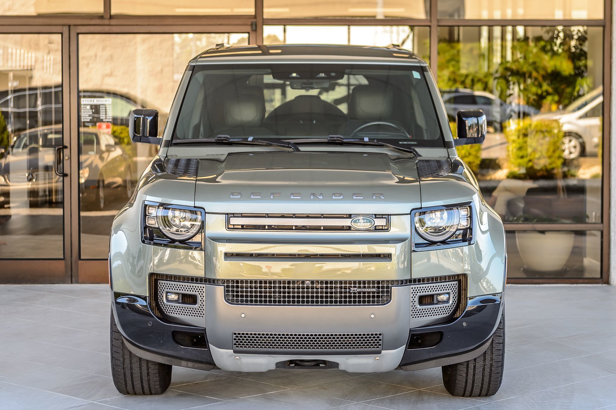 2022 Land Rover Defender 110 X-Dynamic HSE photo 5