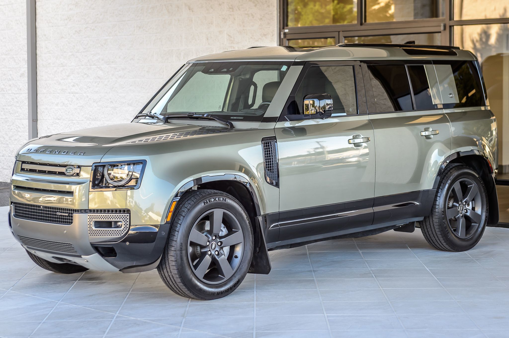 2022 Land Rover Defender 110 X-Dynamic HSE photo 6