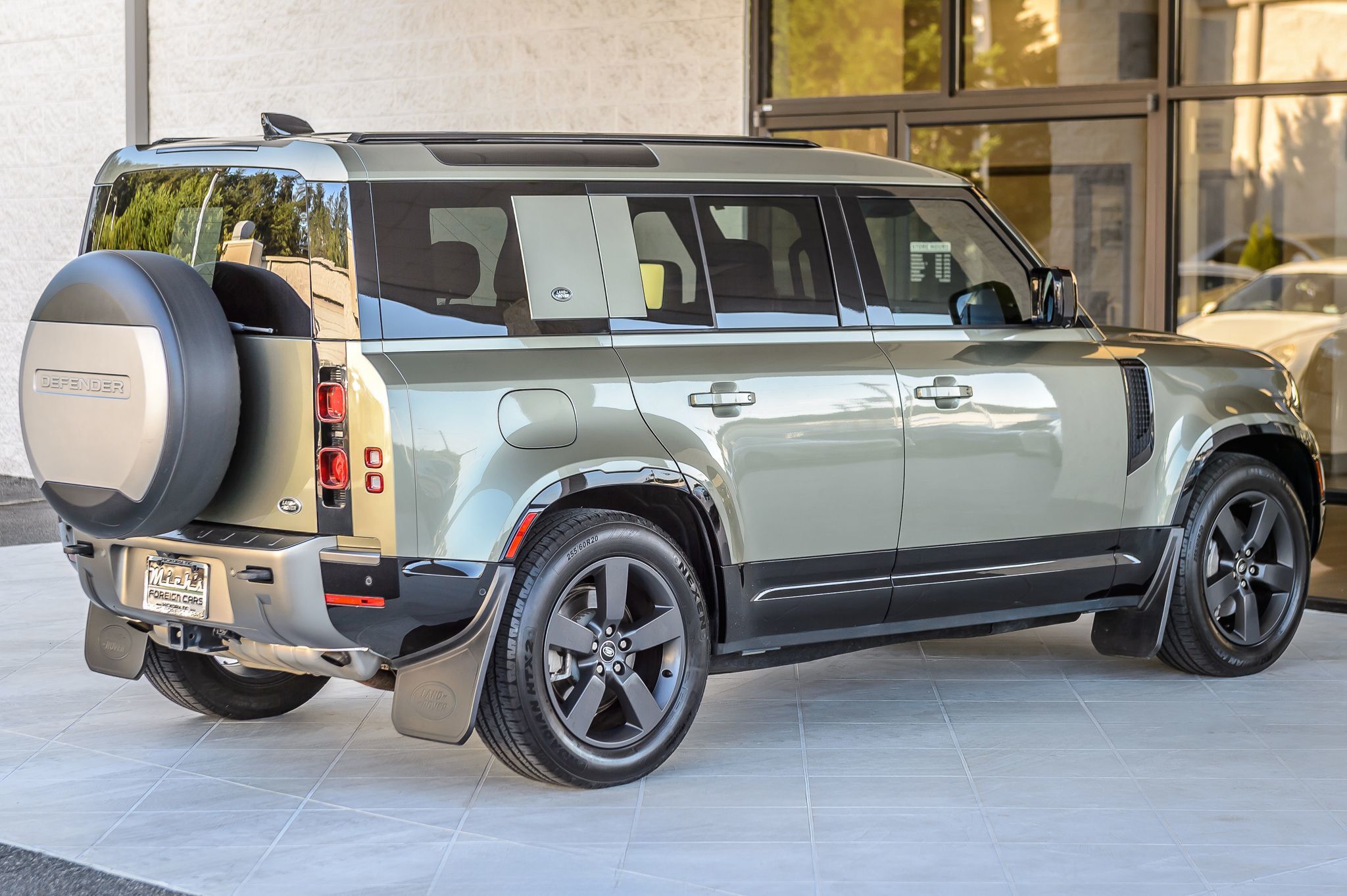2022 Land Rover Defender 110 X-Dynamic HSE photo 8