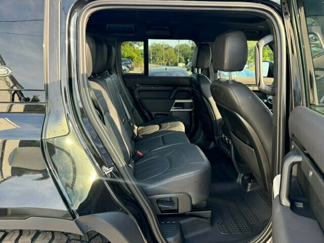 2022 Land Rover Defender LocalTrade/110-S/MeridianPremiumAudio/HeatedLeatherSeats/NAV - 22629028 - 16