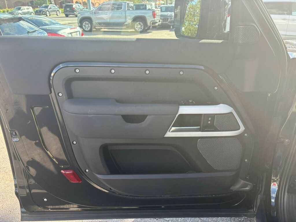2022 Land Rover Defender 90 X-Dynamic S photo 13