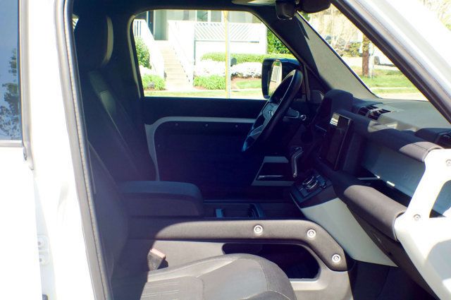 2022 Land Rover Defender MSRP$73250/FamilyPkg/MeridianPremiumAudio/BlindSpotMonitor/NAV - 23008370 - 46