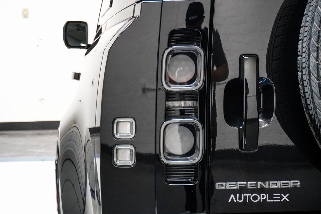 2022 Land Rover Defender V8 photo 13