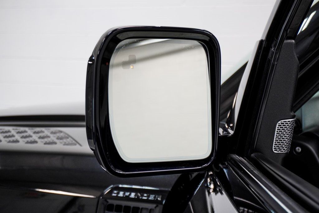 2022 Land Rover Defender V8 photo 16