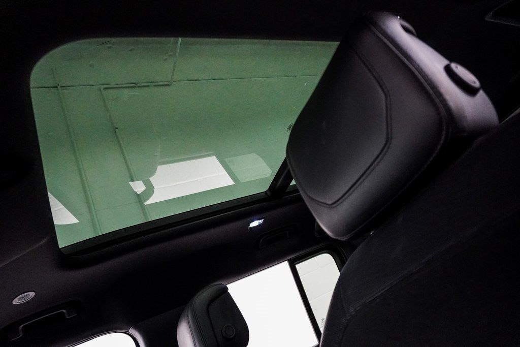 2022 Land Rover Defender V8 photo 19